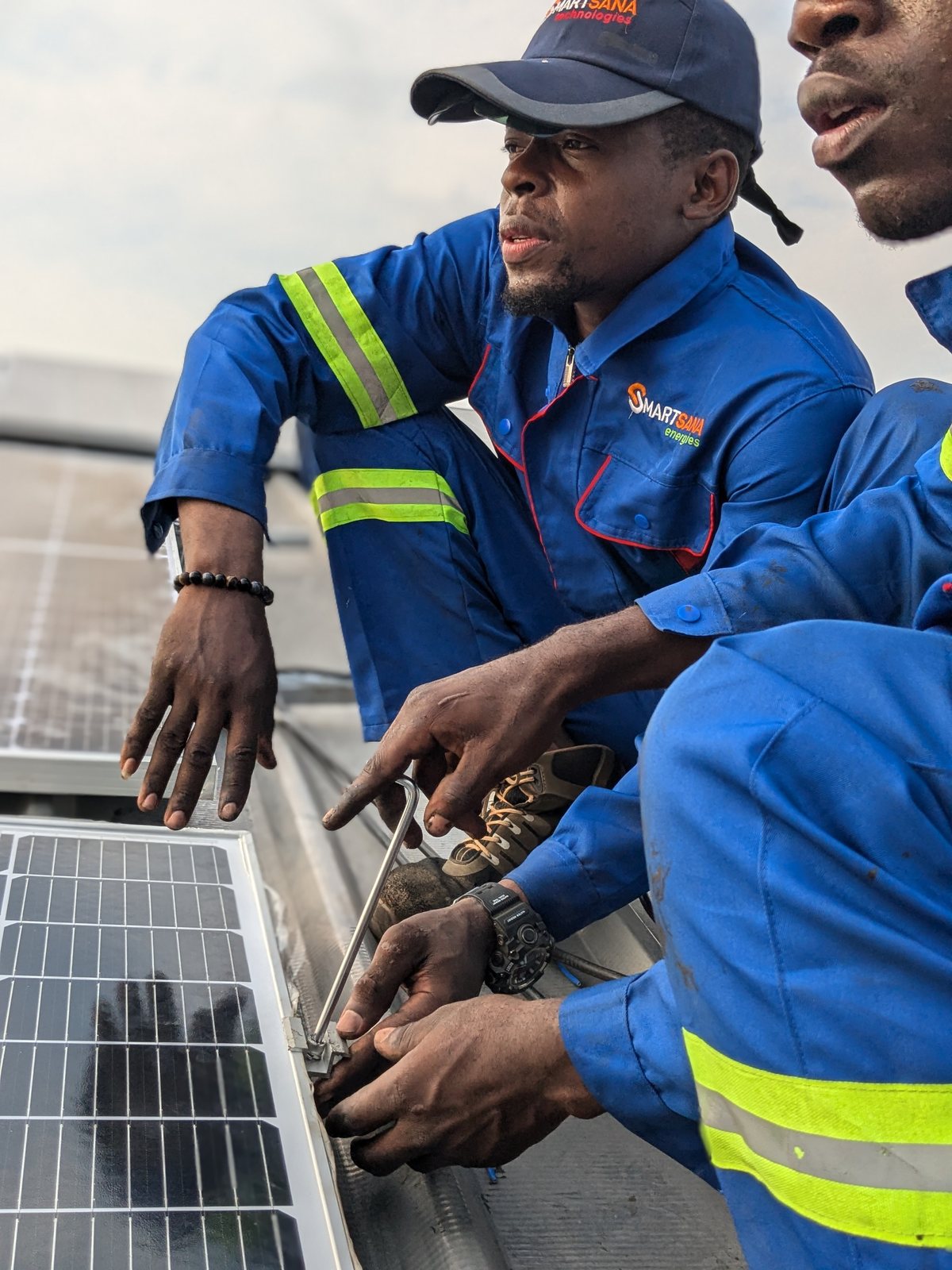 SmartSana technicians connecting panels on the STIHL roof