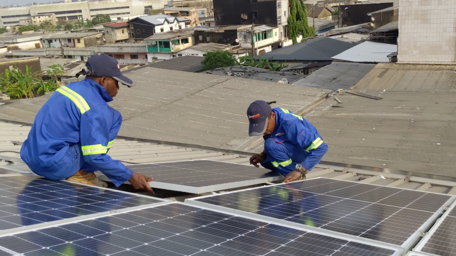 Two SmartSana technicians on the STIHL solar array in Douala