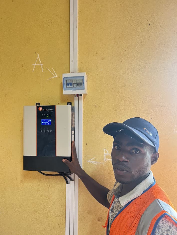 Solar-powered computer lab at Lycée Bilingue d’Essé (PADESC programme): site photo 4