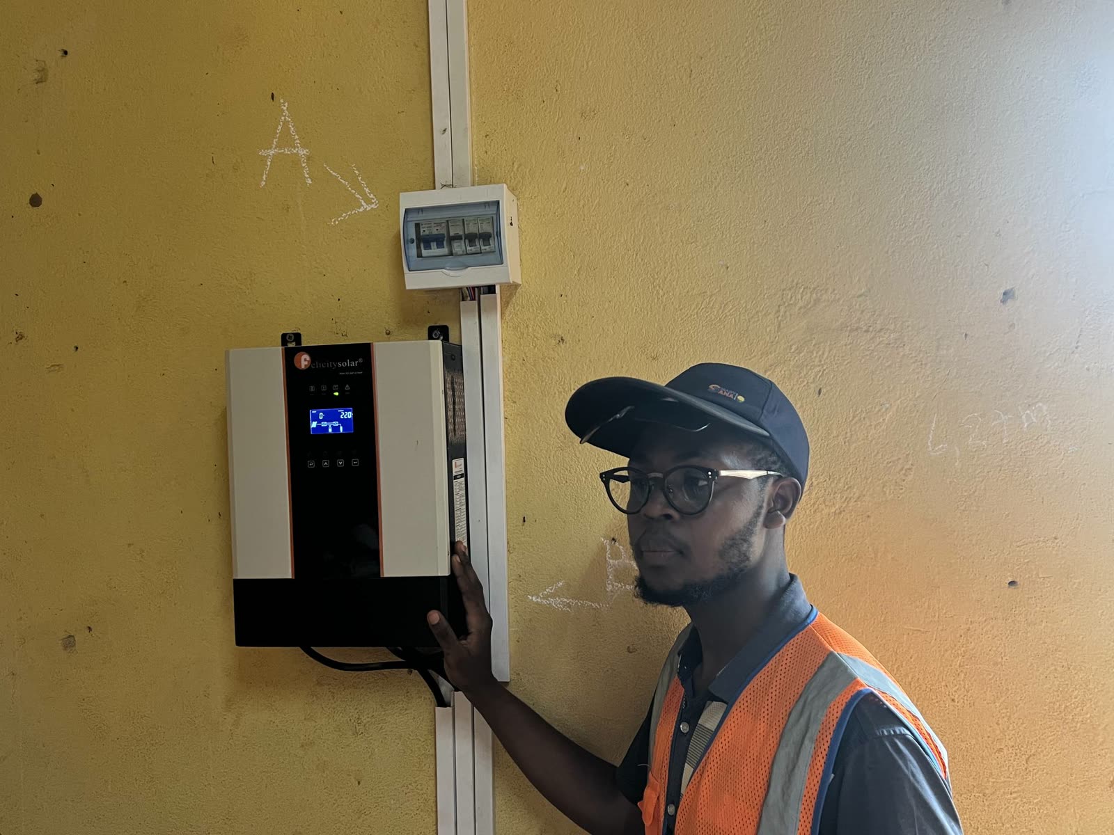 Solar-powered computer lab at Lycée Bilingue d’Essé (PADESC programme): site photo 5