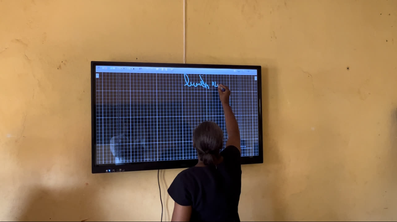 Solar-powered computer lab at Lycée Bilingue d’Essé (PADESC programme): site photo 6